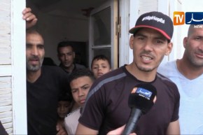 تيسمسيلت: محمد تباق يستلم مفتاح شقته بعد 30 سنة