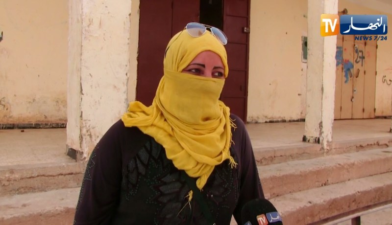 المنيعة: سهير .. سيدة تتخذ من بيع الخضر والفواكه بالسوق مصدر رزق لها