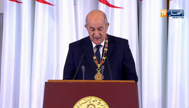 تبون: “سنقوم بمراجعة البرنامج الدراسي لتخفيفه خاصة في الطور الإبتدائي”