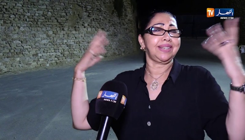 الزهوانية:  “راني فرحانة كي لقيت العاصمة منورة بعلامات الدزاير..وإن شاء الله التأهل لمنتخبنا”