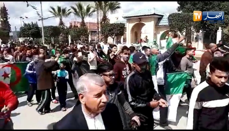 الشلف/ موكب من الدراجات النارية يصنع الحدث في مسيرات الجمعة السابعة من الحراك
