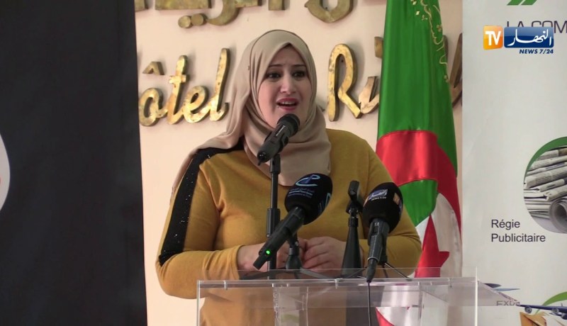 أمينة حريش: “أزمة التواصل الأسري من مسببات الإدمان على العالم الإقتراضي لشبابنا”