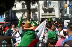 مستغانم/ الحراك يدخل جمعته السابعة تحت شعار..”لا واشنطن لا باريس..نحن من يعيّن الرئيس”