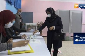 حرم رئيس الجمهورية تنوب عنه في التصويت على مشروع تعديل الدستور