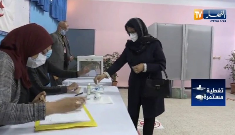 حرم رئيس الجمهورية تنوب عنه في التصويت على مشروع تعديل الدستور