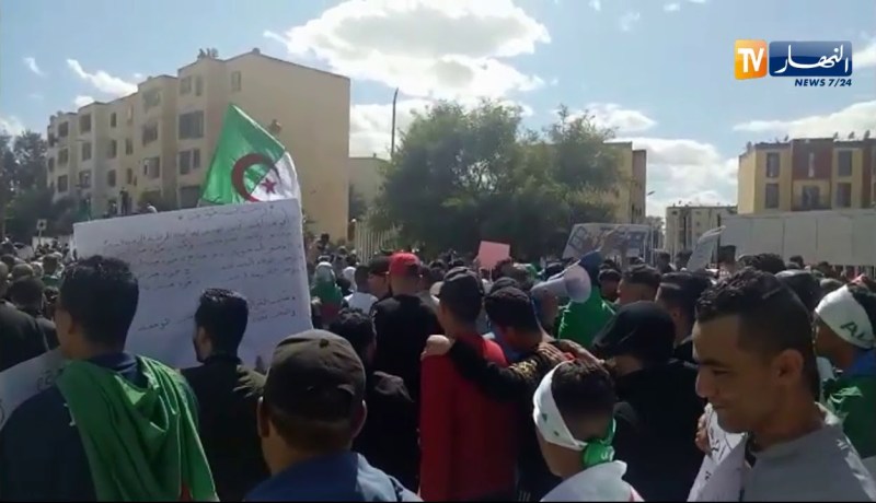 غليزان/ مسيرات للجمعة السابعة من الحراك رفعت فيها مختلف الشعارات
