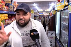 توصيل المواد الغذائية للمنازل..الوجه الآخر للمبادرات الإنسانية