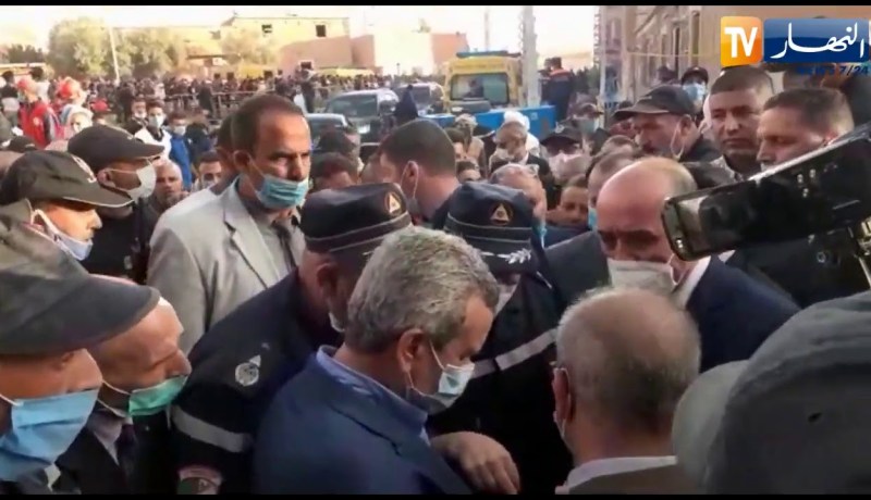شاهد وصول وزراء من الحكومة لموقع انفجار البيض