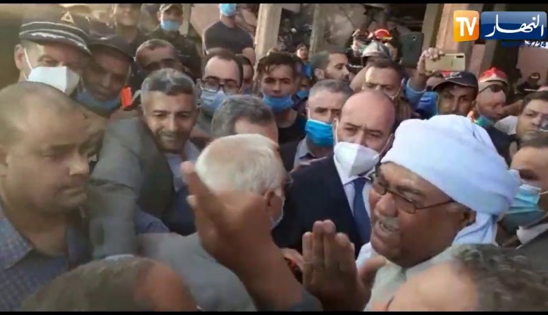 “مواطن من موقع الإنفجار لوزير الداخلية.. “واحد ما جا طل علينا