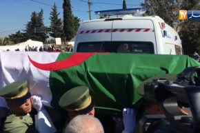 وصول جثمان فقيد الجزائر “عبد المالك قنايزية” إلى مقبرة سيدي يحيى