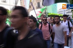 سياسة: الطلبة يخرجون إلى الشارع في مسيرات سلمية للمطالبة برحيل رموز النظام