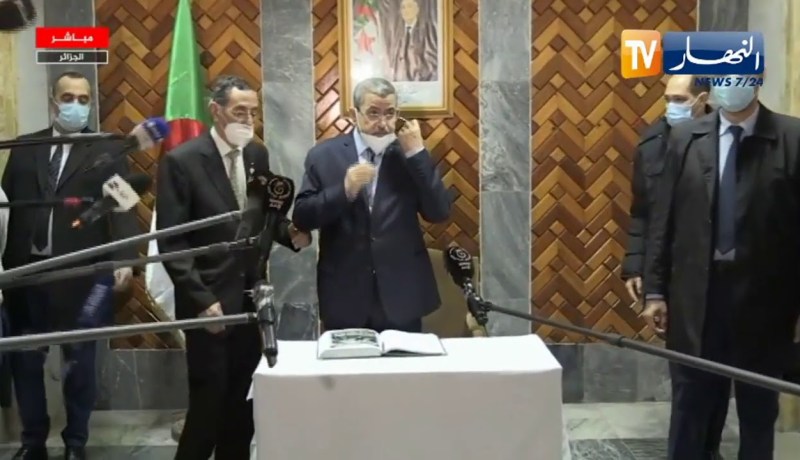 الوزير الأول يشرف على فعاليات ندوة تاريخية بمناسبة الذكرى 60 لمظاهرات 11 ديسمبر