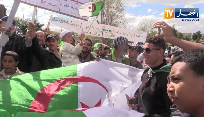 معسكر: آلاف المواطنون يخرجون في مسيرات سلمية بشعار ” بالسلمية نحّو العصابة”