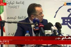 وزير العمل “مراد زمالي” يطلب من الشباب التحلي بالصبر عبر بلاطو الإذاعة الوطنية