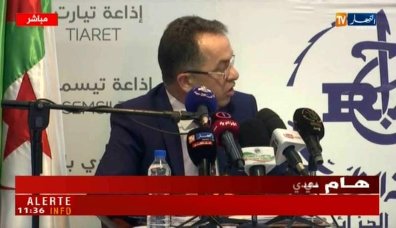 وزير العمل “مراد زمالي” يطلب من الشباب التحلي بالصبر عبر بلاطو الإذاعة الوطنية