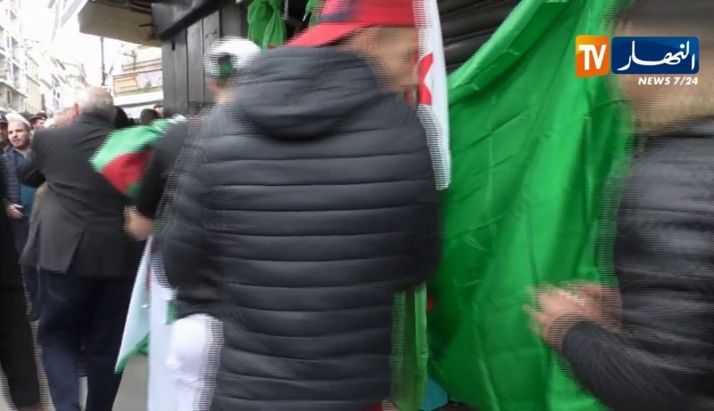 منوعات: 500 دج سعر العلم الجزائري بالمظاهرات السلمية