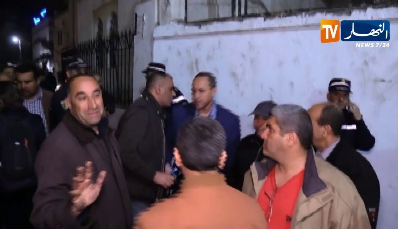 ميهوبي يتفقد حالة المتحف الوطني للآثار بعد تعرضه للتخريب عقب المسيرات السلمية