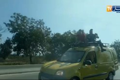 شاهدوا.. شباب يغامرون بحياتهم في الطريق السريع بالعاصمة!!