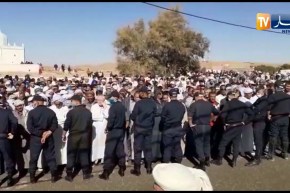 بداية توافد المواطنين إلى مقبرة سيد أحمد بالبيض دقائق قبل تشييع ضحايا إنفجار أنبوب الغاز