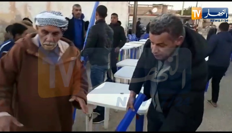 التحضيرات لإستقبال العزاء في بيت الراحل عزّ الدين الشلفي