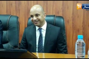 شاهد.. “رؤوف برناوي” يستلم مهامه على رأس وزارة الشباب والرياضة !!