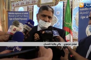 والي تلمسان ورئيس الرابطة المحترفة يكرمان وداد تلمسان بعد تحقيق الصعود