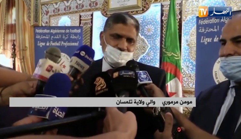 والي تلمسان ورئيس الرابطة المحترفة يكرمان وداد تلمسان بعد تحقيق الصعود