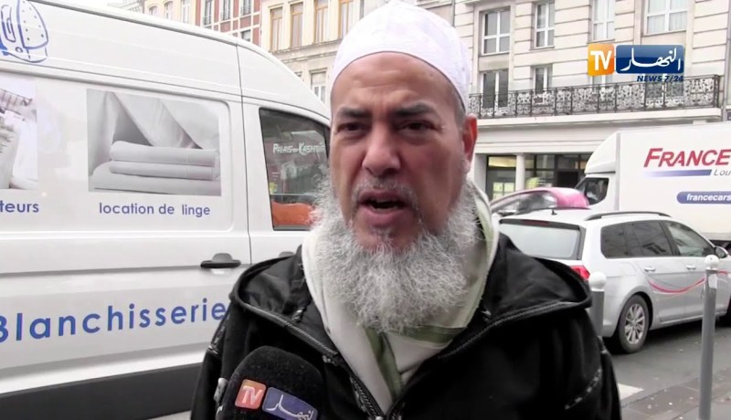 فرنسا: الجالية تودع الشيخ شمس الدين بالمطار وتطالبه بالعودة
