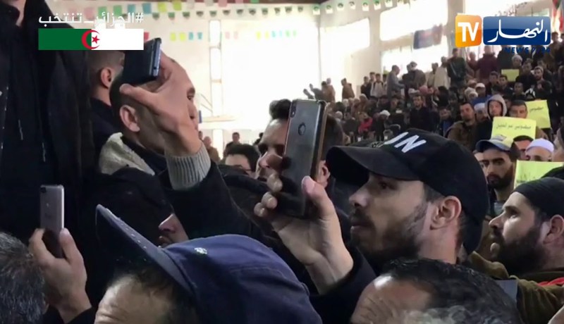 اللايف يرافق ميهوبي في كل مكان ..كبسة زر وأنترنت توصلك إلى صندوق الانتخابات