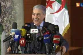 بن فليس: “سأسعى دائما إلى خدمة هذا الوطن..وتمنياتي بنصر قريب للجزائر”