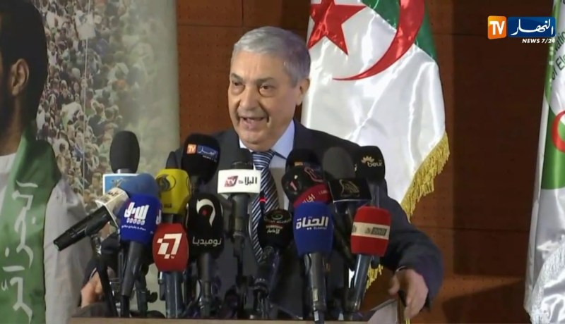 بن فليس: “سأسعى دائما إلى خدمة هذا الوطن..وتمنياتي بنصر قريب للجزائر”