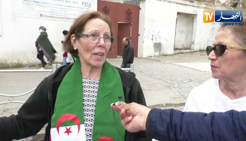 سكان باب الواد يوقعون مشاركتهم في مسيرة الجمعة السابعة السلمية