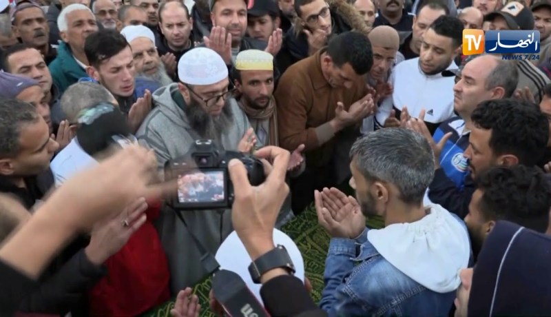 غليزان: تشييع جثمان الراقي بلحمر بمقبرة سيدي عبد القادر