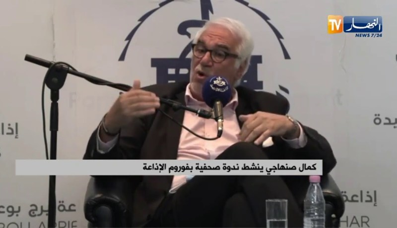 كمال صنهاجي رئيس الوكالة الوطنية للامن الصحي ينشط ندوة صحفية بفوروم الإذاعة