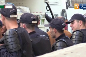 لحظة مغادرة “ربوح حداد” محكمة سيدي امحمد