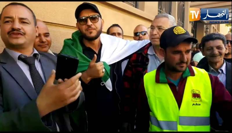 “توفيق ديزاد” يشارك في مسيرة دعم الجيش في الجلفة