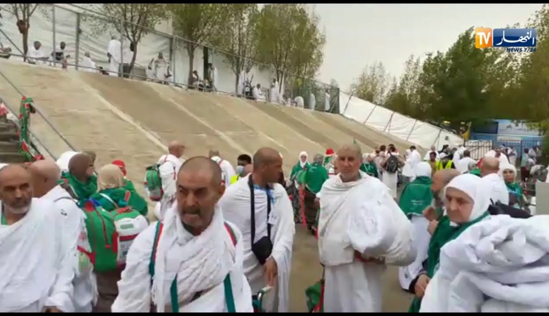 الحجاج الجزائريون يشدون الرحال إلى الباصات للتوجه إلى “مزدلفة” بعد غروب الشمس