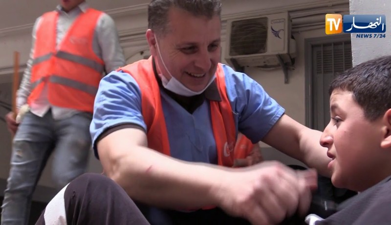 حراك شعبي: أطباء ومسعفين متطوعين وسط المسيرات