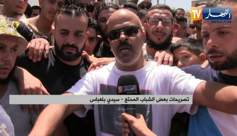سيدي بلعباس: شباب يحتج بوسط المدينة لمنعهم من مملرسة نشاطهم التجاري