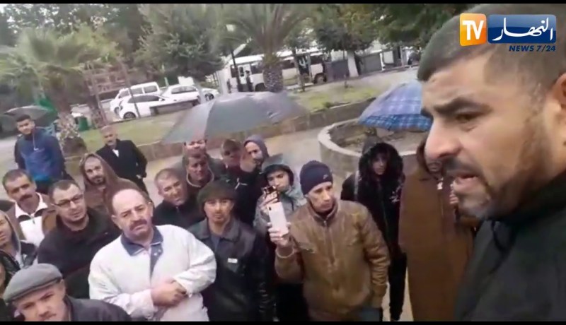 أفراد التعبئة للجيش لسنوات 1995/1999 بالعلمة في وقفة دعم المؤسسة العسكرية