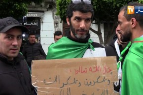 حراك شعبي: شعارات تخطف الأنظار .. إبداع بلمسة جزائرية