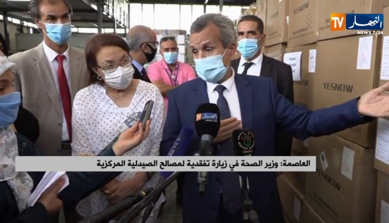 وزير الصحة يوجه  تعليمات لمديرة الصيدلية المركزية بإعطاء أولوية للألبسة الواقية لحماية الأطباء