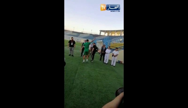 هكذا إستقبل أنصار الخضر اللاعبين لحظة دخولهم لملعب بيتروسبورت