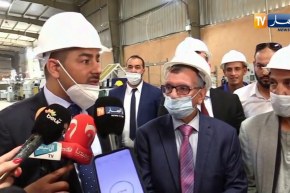الأغواط: الوزير المنتدب المكلف بالبيئة الصحراوية في زيارة للمؤسسات الإقتصادية