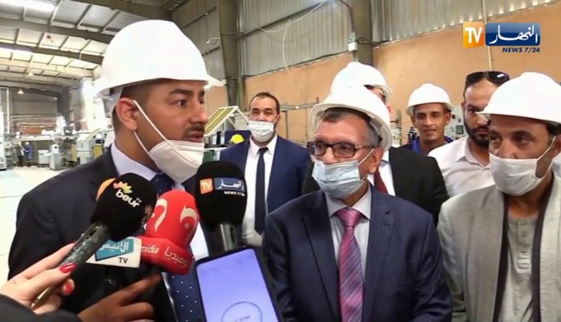 الأغواط: الوزير المنتدب المكلف بالبيئة الصحراوية في زيارة للمؤسسات الإقتصادية