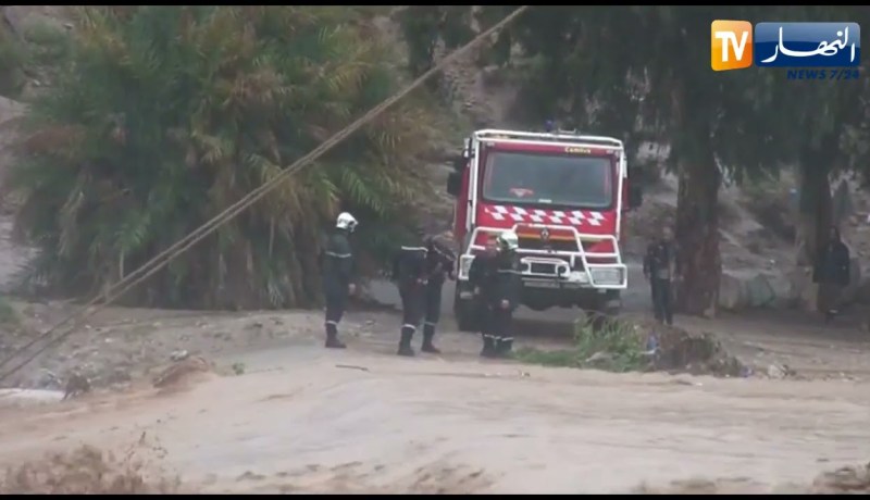 مواصلة عملية انقاذ عائلة عالقة في واد بوسعادة بحضور الوالي