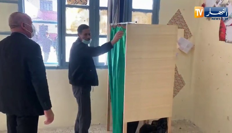 والي ولاية تبسة ورئيس المجلس الشعبي الولائي يؤديان واجبهما الإنتخابي