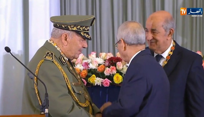 الشيخ “علي عية” يبكي على المباشر: “الجزائر تفقد أبوها..كنت دائما ندعيلو في صلاتي”