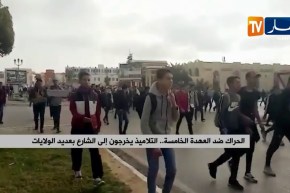 الحراك الشعبي ضد ترشح بوتفليقة لعهدة جديدة..التلاميذ يخرجون إلى الشارع بالعاصمة