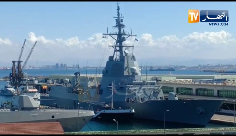 شاهد  .. “الفرقاطة ” الإسبانية ترسو بميناء الجزائر